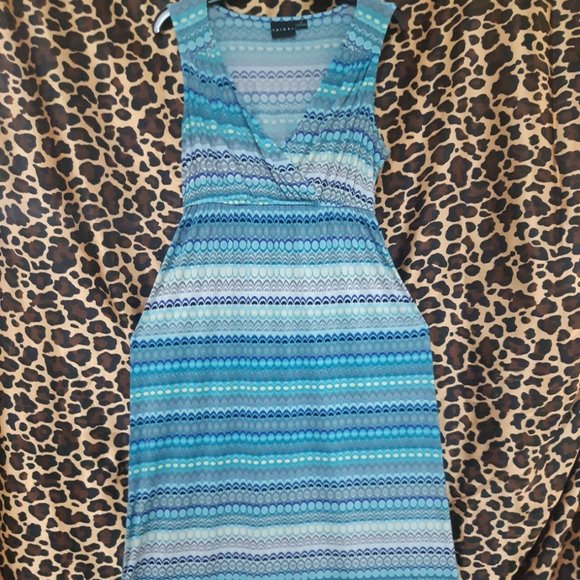 Casual dress with coordinating shrug - Picture 4 of 12